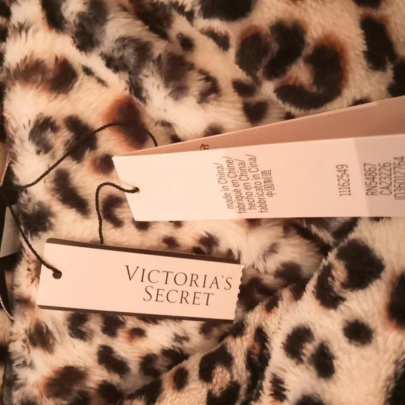 NWT🎁Victoria's Secret Plush Cozy Robe,Shawl Collar,Tie Waist, Pockets - Picture 8 of 15